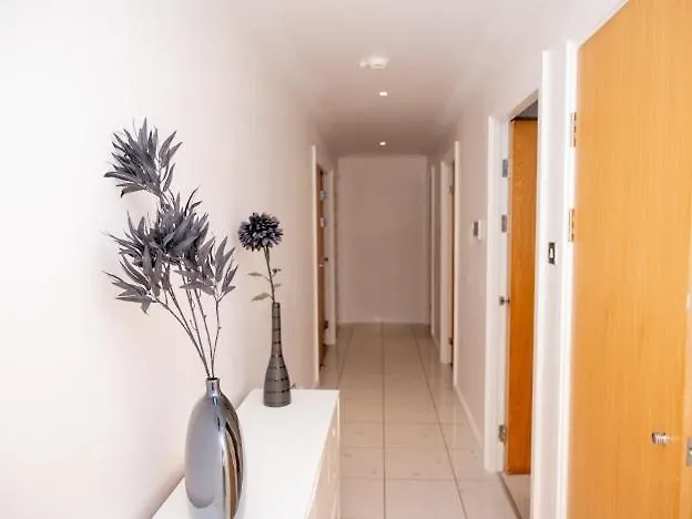 Century Wharf Apt Cardiff Apartment