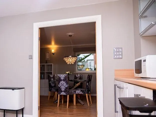 Century Wharf Apt Cardiff Apartment