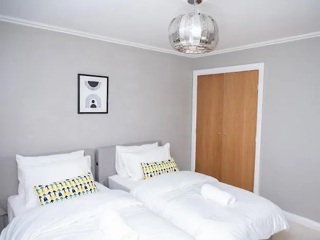 Apartment Century Wharf Apt Cardiff