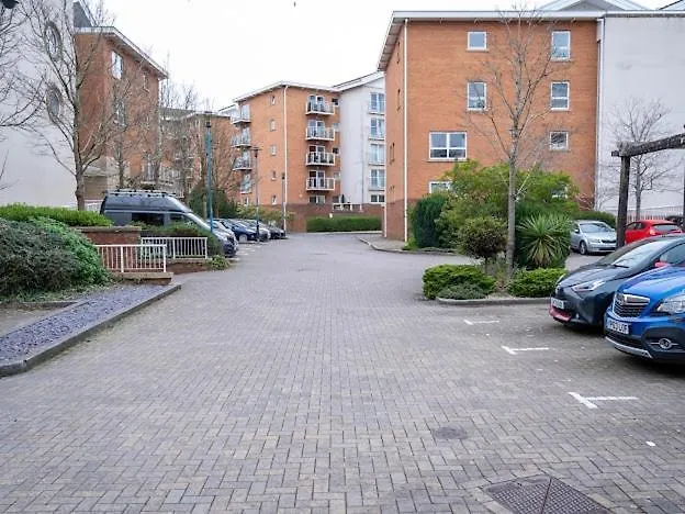 Apartment Century Wharf Apt Cardiff