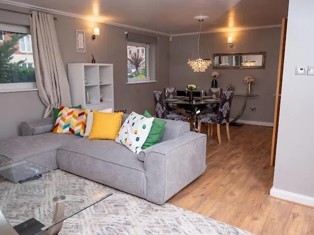 Century Wharf Apt Cardiff Apartment